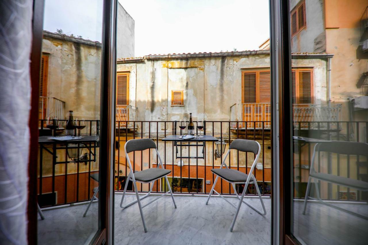 Casa Ruggero Apartment เชฟาลู ภายนอก รูปภาพ